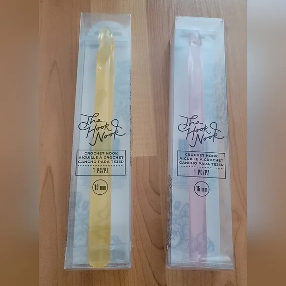 Crochet Hook Set Of 2 Sizes Crochet Hooks 19 Mm 15 Mm Gift for Mom The Hook Nook - Picture 2 of 9